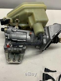 1990 Jaguar Xjs Anti Lock Abs Brake Booster Master Cylinder 10.2123-01059
